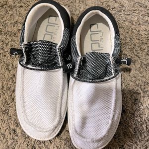 size 9 in men , black grey and white wore 3/4 times